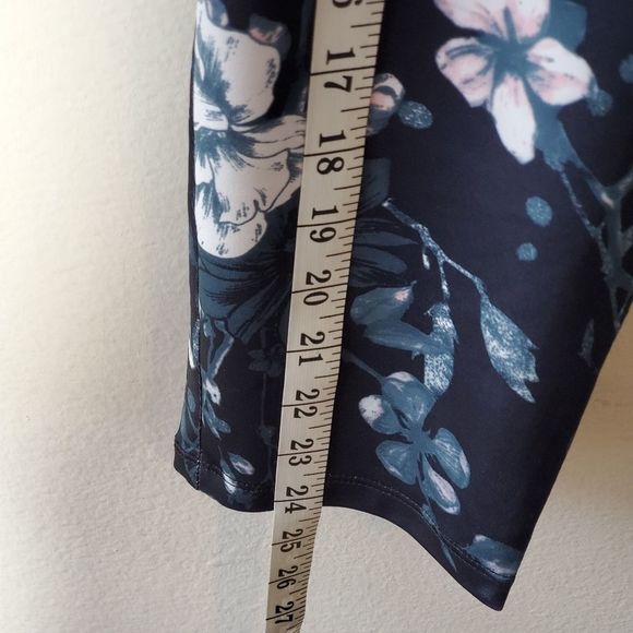 Vogo Athletica floral capri active leggings‎ plus - Picture 3 of 7